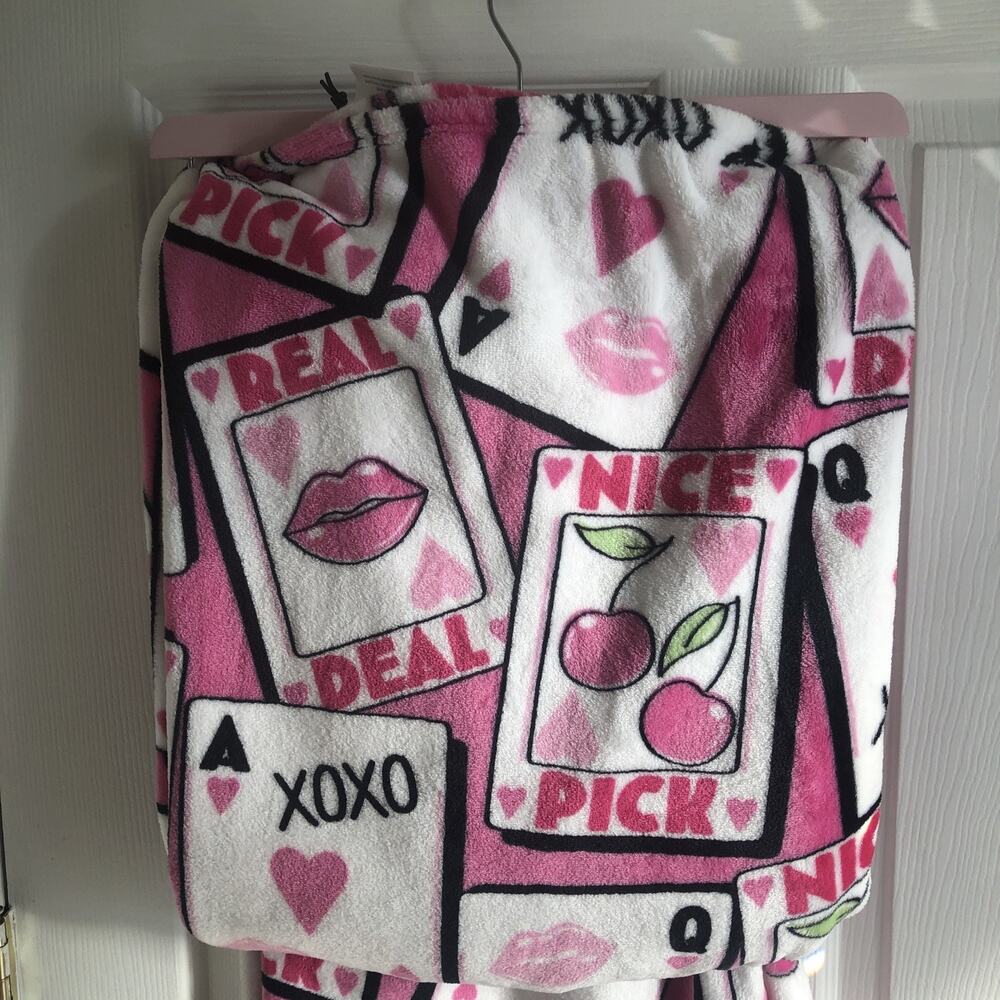 Betsey Johnson Throw Blanket 50x70 NWT lips cards cherry ULTRA SOFT Barbiecore